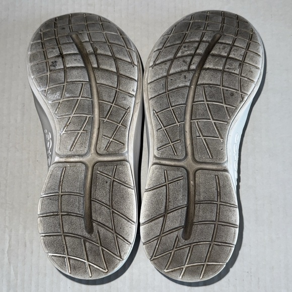 Oofos OOMG EEZEE Low Slip On Shoes In Black And White - Picture 11 of 12